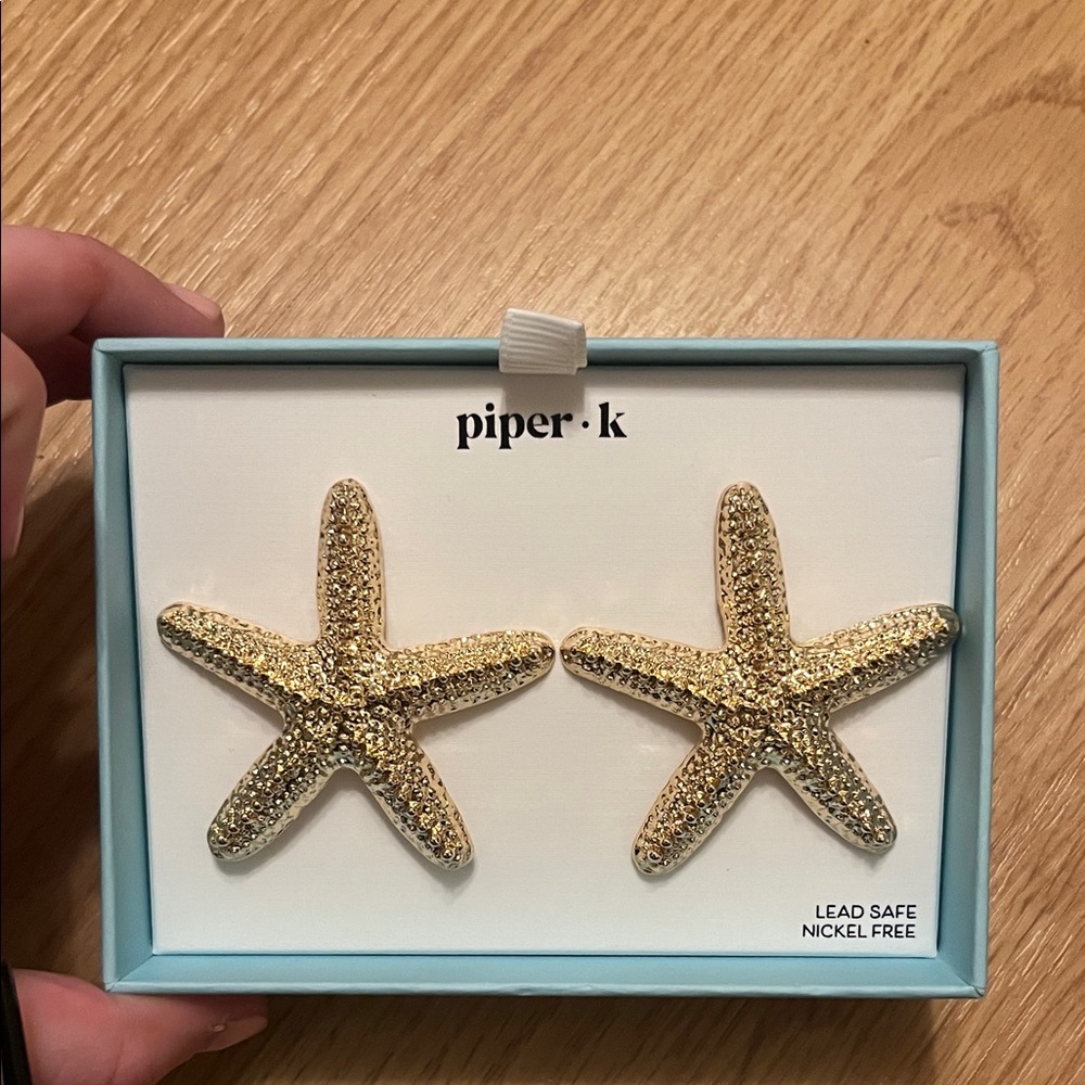 Piper•k Gold Starfish Earrings